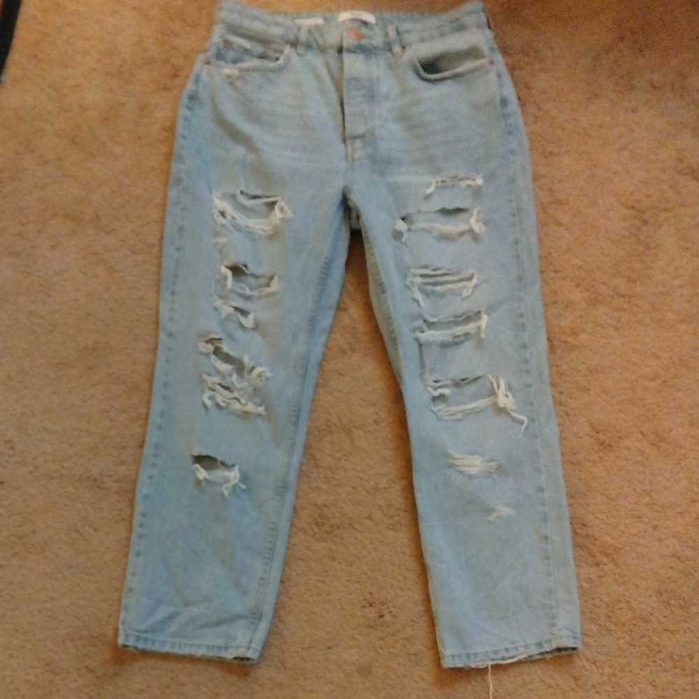 BERSHKA- Straight Cropped Jeans Size 8